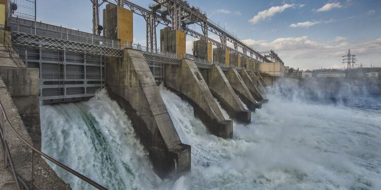 Energía hidroeléctrica requiere inversiones mundiales por 93.8 mil mdd anuales para descarbonizar la economía