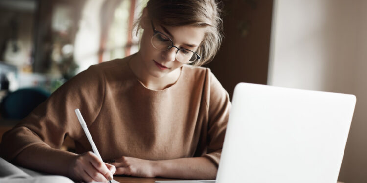 Ofrecen becas para incrementar el desarrollo profesional en el sector energético