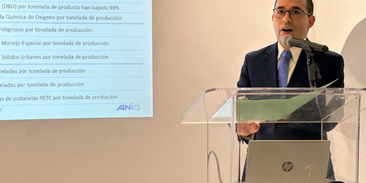 Reduce industria química 27 por ciento generación de residuos