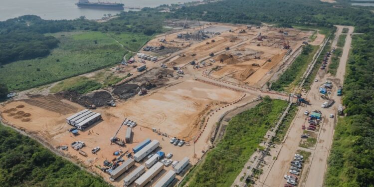 Colocan primera piedra de la Terminal Química Puerto México