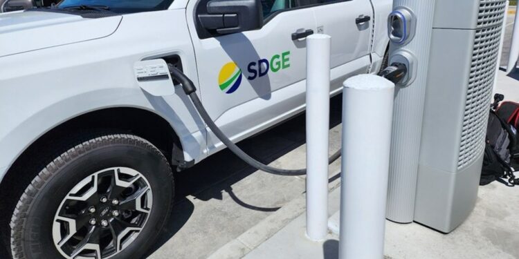 Instalan cargadores para vehículos eléctricos semi-pesados y pesados en San Diego