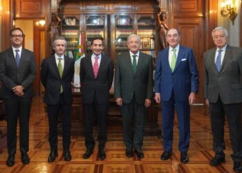 Compra de 13 plantas a Iberdrola concreta el rescate a CFE, asegura López Obrador