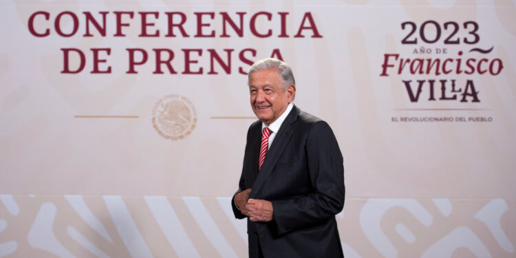AMLO celebra compra de 49.9% de Talos México por Carlos Slim
