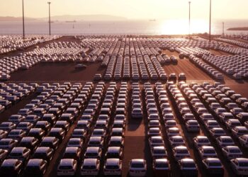 Se disparan en 67% exportaciones de vehículos eléctricos y baterías de China