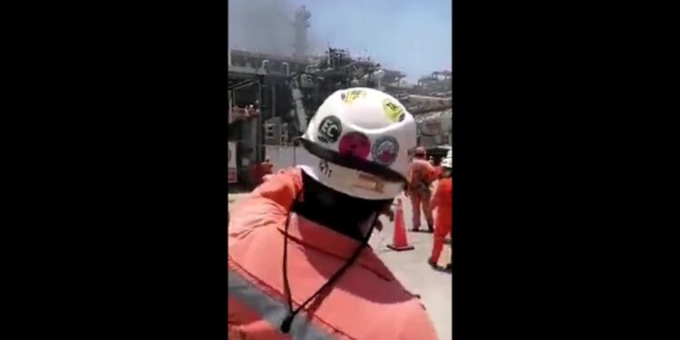 Se presenta una explosión en la refinería de Dos Bocas