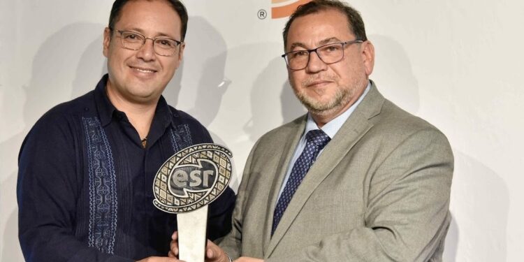 Dan distintivo de Empresa Socialmente Responsable a CFE Generación VI