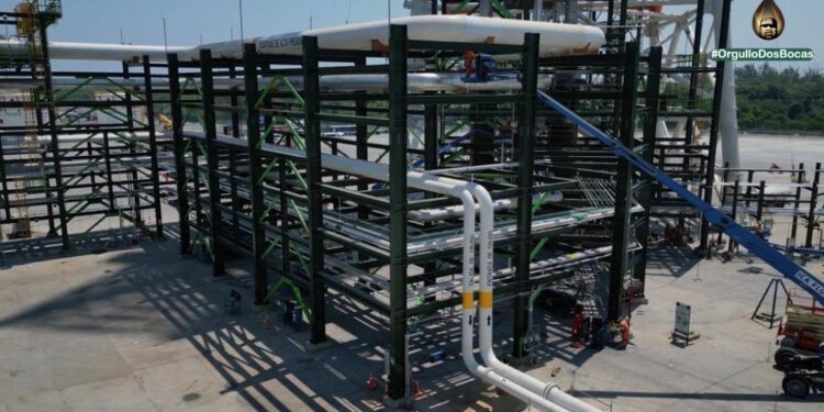 Producción petrolera de Pemex sería insuficiente para alcanzar la autonomía de combustibles