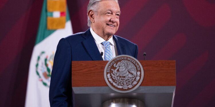 Reitera AMLO apoyo a Pemex para pagar su deuda