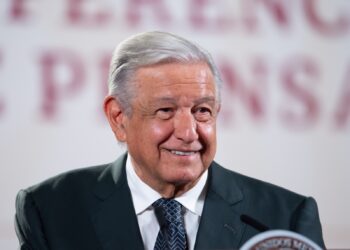 Reclama AMLO a calificadoras por rebajas a Pemex