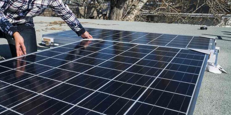Más de 1,700 personas certificadas en sistemas fotovoltaicos desde 2015: Fide