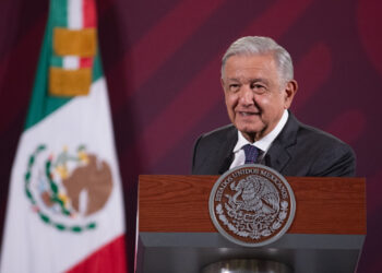 “Hay que ir pensando en la construcción de una nueva refinería”: AMLO