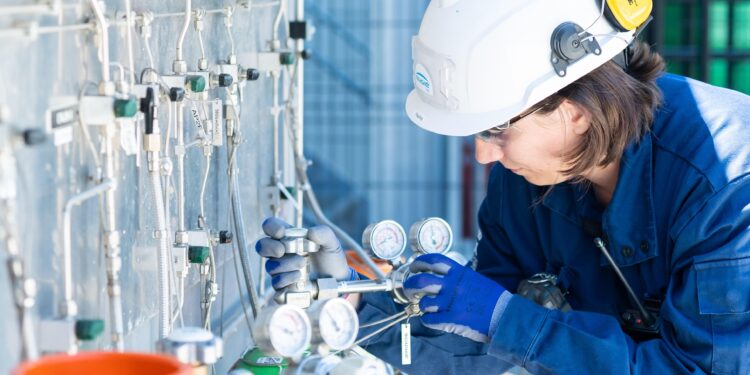 Embajada francesa, IFAL y ENGIE lanzan convocatoria para concurso de mujeres en la transición energética