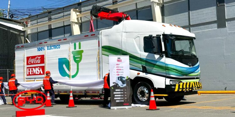 Empresas se alían en creación vehículo eléctrico para transporte de bebidas