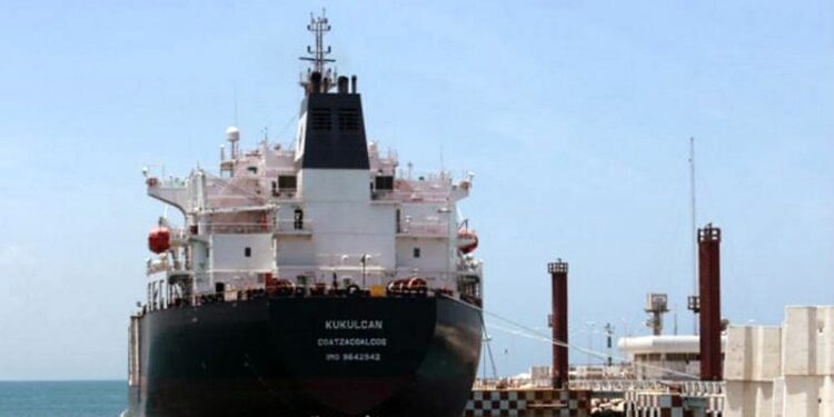 Pide congresista de EE.UU. detener política “irresponsable y dañina” de Pemex