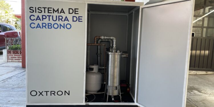 Destaca MIT a innovadora mexicana por proyecto de captura de carbono