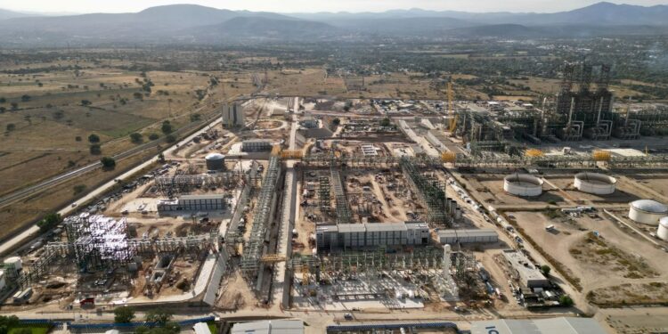 Autosuficiencia de gasolinas se alcanzará el próximo sexenio