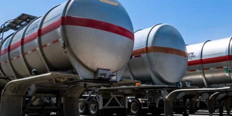 Descartan desabasto de petroquímicos por decreto que restringe importación de derivados del petróleo