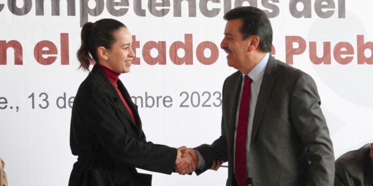 Consolida Puebla primer lugar en certificación de mujeres en materia energética