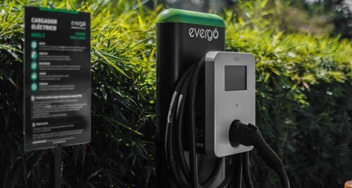 Inauguran dos estaciones de carga para autos eléctricos en México