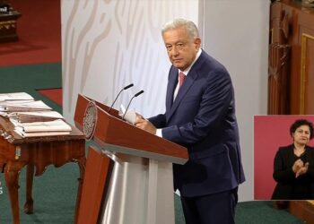 Presenta AMLO criterios para sus reformas constitucionales
