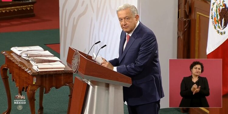 Presenta AMLO criterios para sus reformas constitucionales