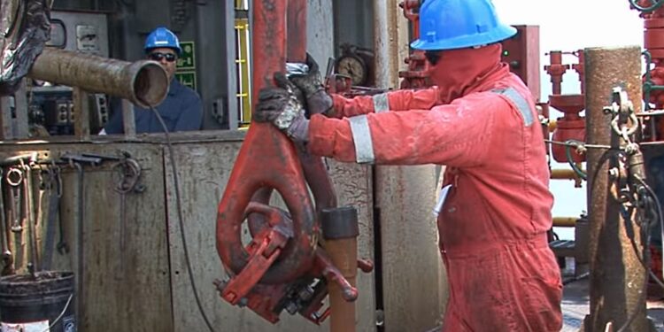 Continúa a la baja producción de hidrocarburos en México