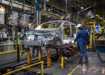 Continúa GM a la cabeza en producción de autos ligeros en México