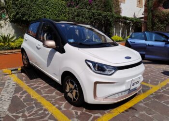 Proyecta industria automotriz producir 96% más vehículos eléctricos en 2024