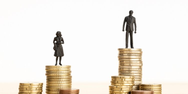 Brecha salarial mujeres-hombres en el sector energético es corta, pero aún persiste