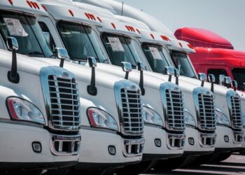 Aumenta 11.2 % producción de vehículos pesados