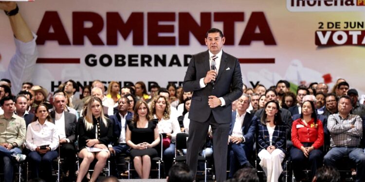 Promete Alejandro Armenta construir fábrica de paneles solares en Puebla