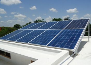 Desmiente CFE que regale paneles solares