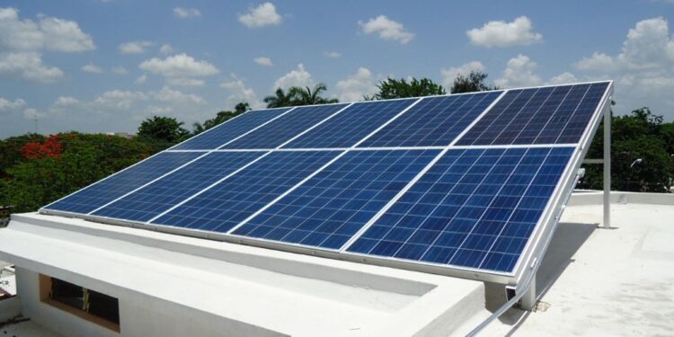 Desmiente CFE que regale paneles solares