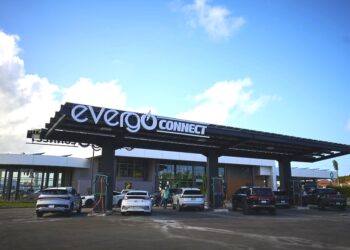Inaugura Evergo en República Dominicana su primera electrolinera solar