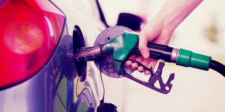 Reduce Hacienda impuesto a gasolina Magna, pero sube ligeramente el del diésel