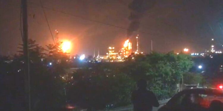 Reportan otra explosión en la Refinería de Minatitlán