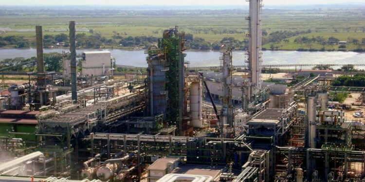 Comprará Pemex TRI catalizadores sin evaluación del IMP