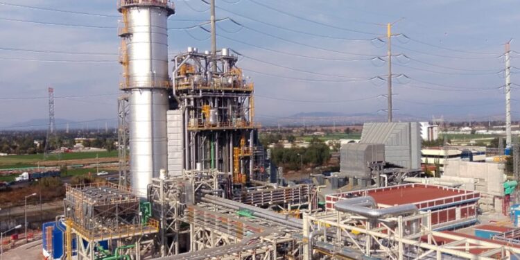 Aumentó CFE generación fósil en 2023; cayó la hidroeléctrica por temporada de calor