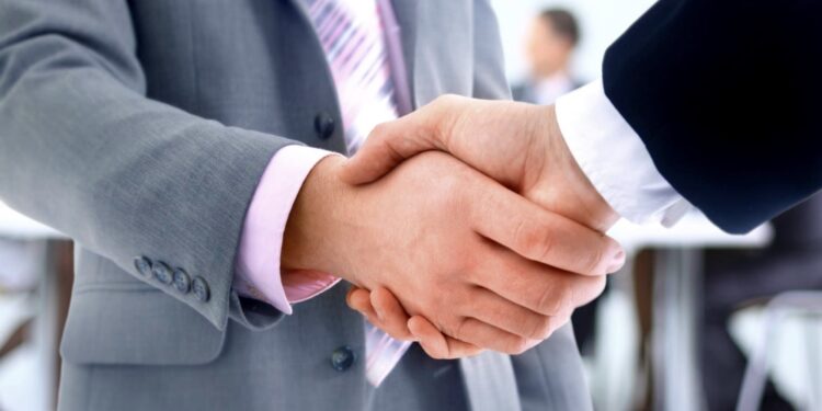 Deben éste y el próximo gobierno respetar tratados internacionales: experto