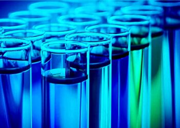 Subieron en abril pedidos manufactureros en petróleo y petroquímica