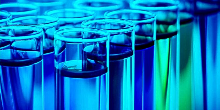 Subieron en abril pedidos manufactureros en petróleo y petroquímica