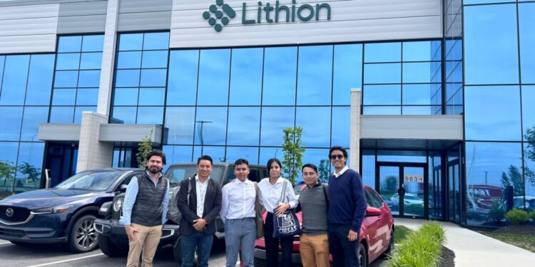 Ganadores del ElectroHack 2023 de Puebla hacen visita profesional a Quebec