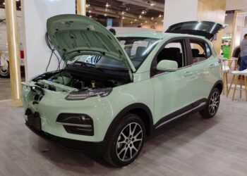 Aumentan producción y exportación de autos ligeros