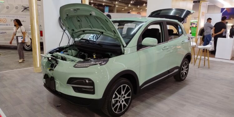 Aumentan producción y exportación de autos ligeros