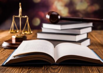 Publica AMLO decreto con las reformas a la Ley de Amparo