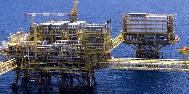 Cayó 5.8 % producción de crudo pesado de Pemex