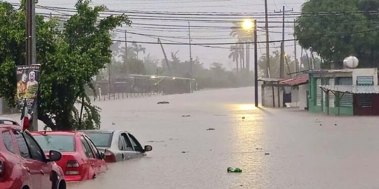 Por seguridad, más de 44 mil usuarios sin electricidad en Acapulco ante el paso de “John”