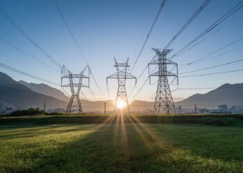 Programa CFE recursos para transmisión eléctrica, pero ejerce poco