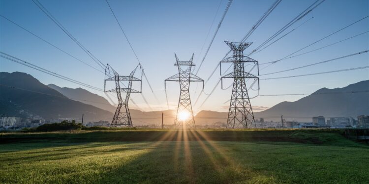 Programa CFE recursos para transmisión eléctrica, pero ejerce poco