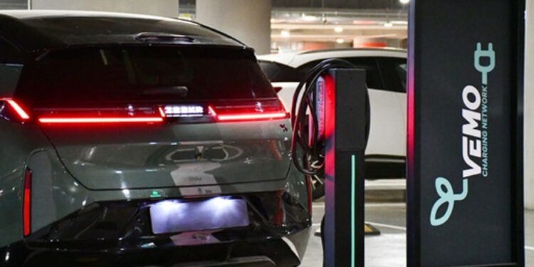 Firman alianza estratégica VEMO y ZEEKR en materia de infraestructura de recarga